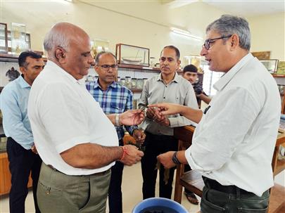 Visit of Hon. Vice Chancellor, Kamdhenu University, Gandhinagar to Fisheries Research Station, Okha and Seaweed Farming site at Beyt Dwarka.